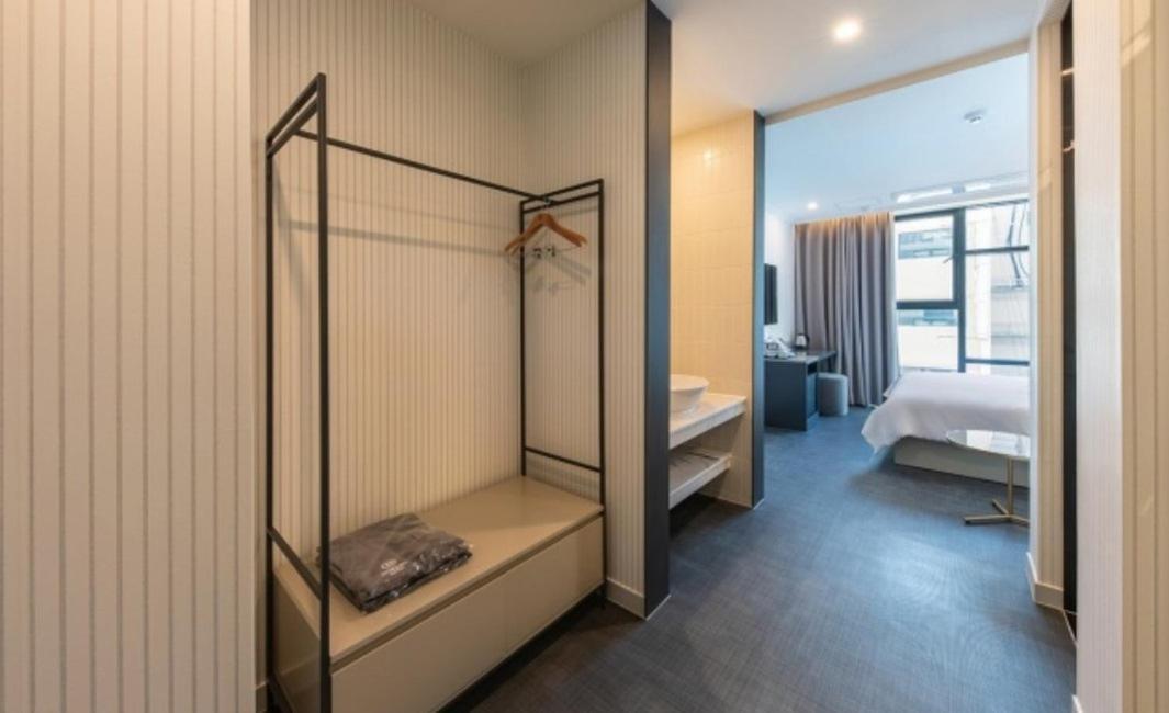 Brown Dot Hotel Deokcheon Busan Exteriör bild